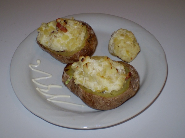 punjeni krompir sa prazilukom i slaninom